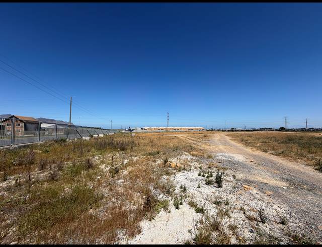 16,500M² WAREHOUSE TO LET IN STRAND INDUSTRIA
